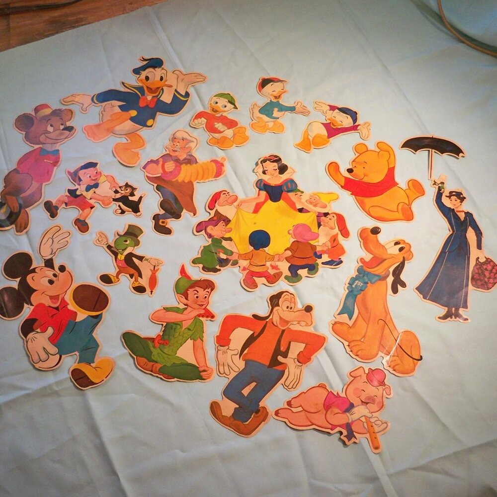 Rare *Vintage 24 Walt Disney Characters, 16 Large Wall Decoration